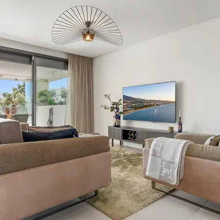 Casa Lily Luxury Cinema & Garden Apartment