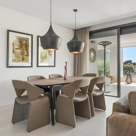 Casa Lily Luxury Cinema & Garden Apartment