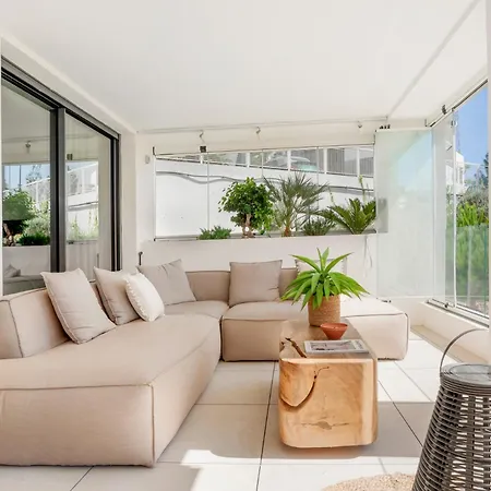 Casa Lily Luxury Cinema & Garden Apartment *