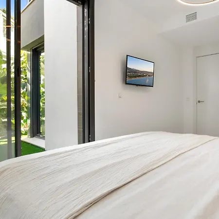 Casa Lily Luxury Cinema & Garden Apartment Marbella