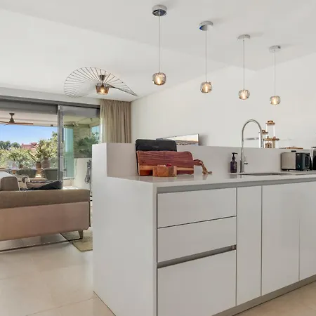 Casa Lily Luxury Cinema & Garden Apartment Marbella